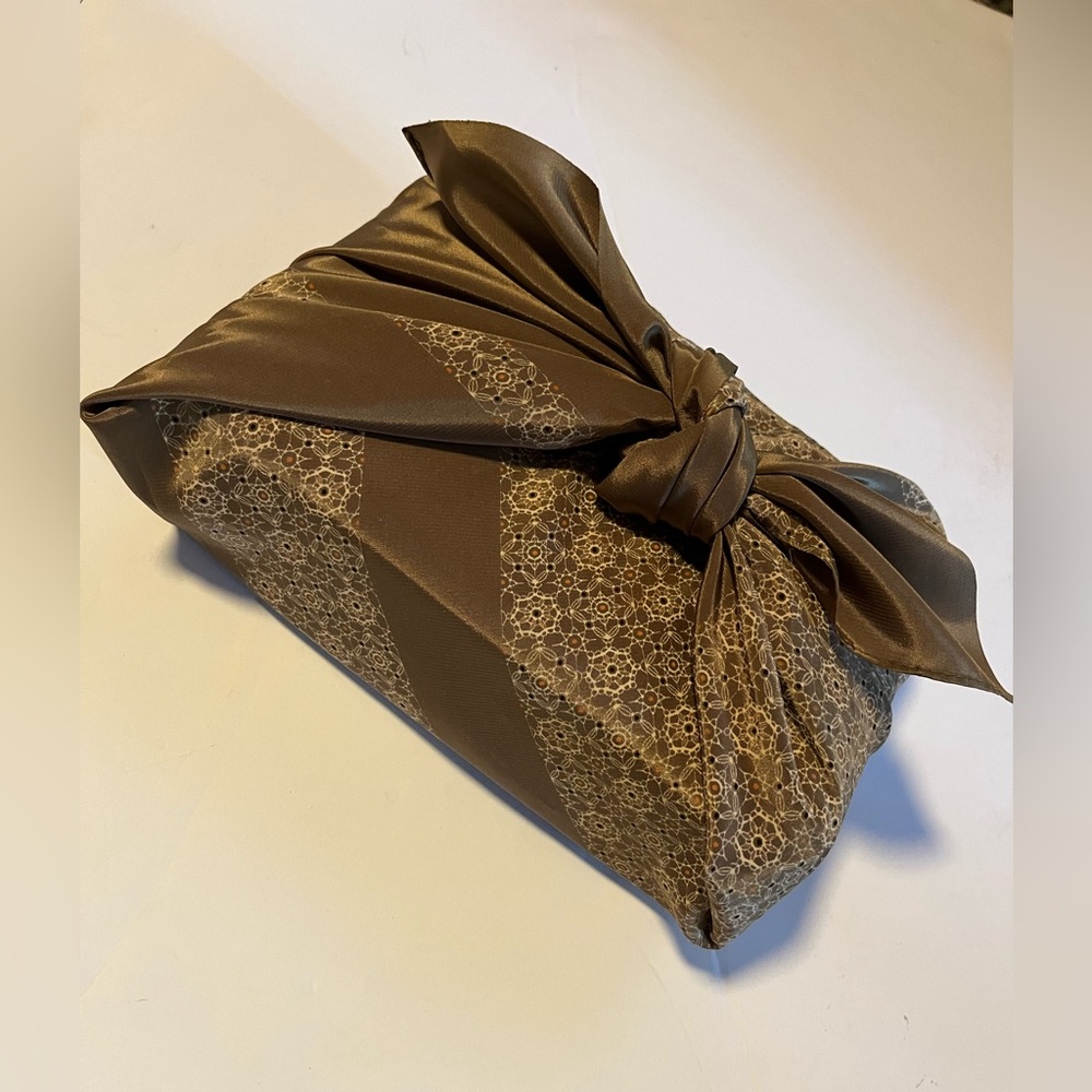 Reusable gift wrapping fabric-furoshiki